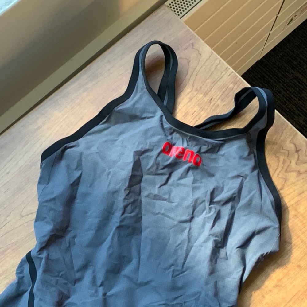 Arena ultra open back knee skin size 28